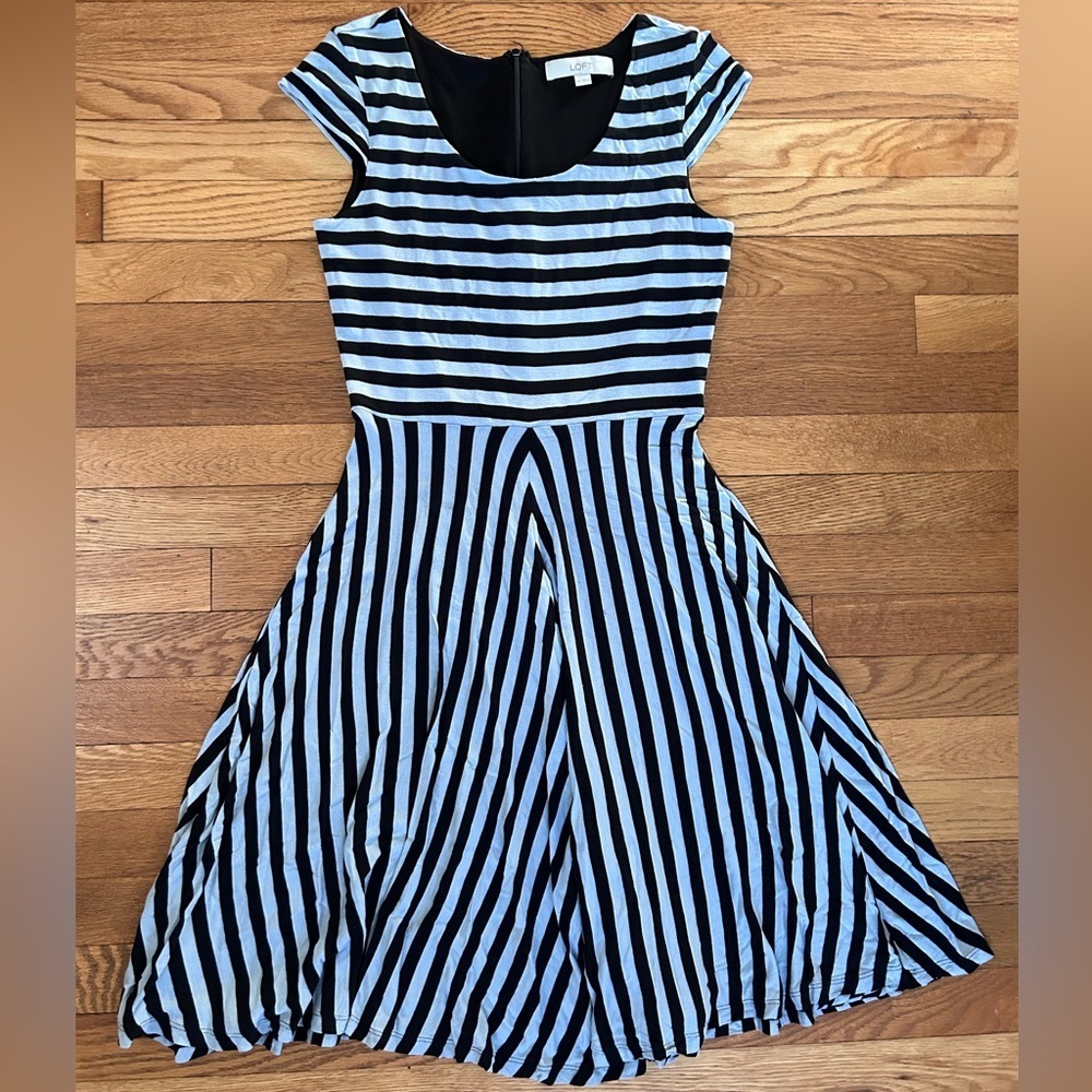 Ann Taylor Loft Slate Blue/Gray & Black Cap Sleeve Fit & Flare Dress - Size XS‎